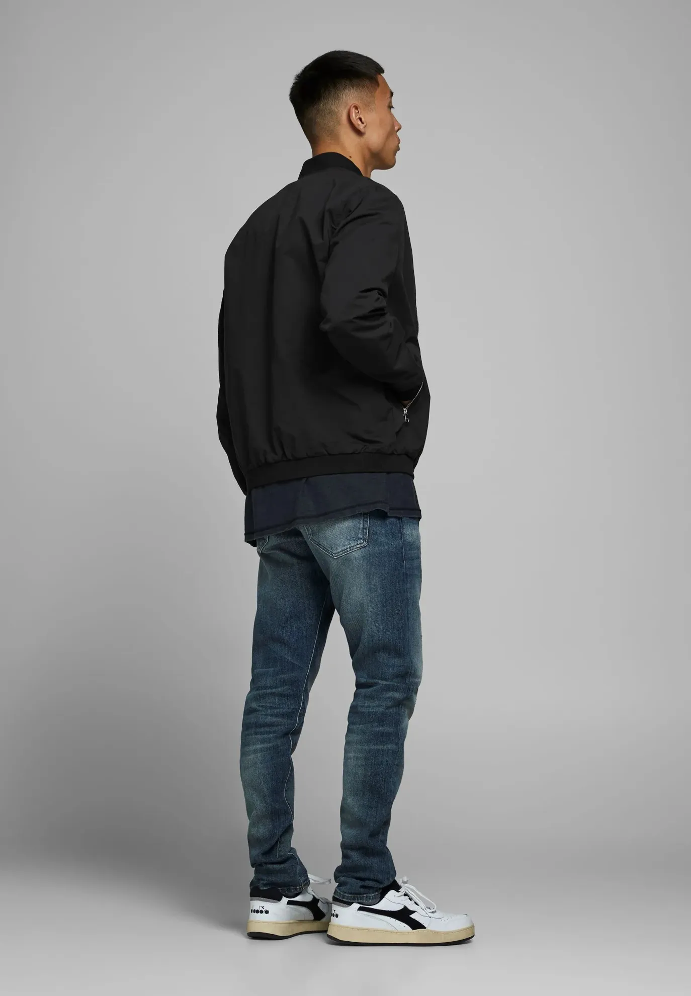 JACK & JONES - GIUBBINO BOMBER NERO DA UOMO                                            Previous productJACK & JONES - GIUBBINO B