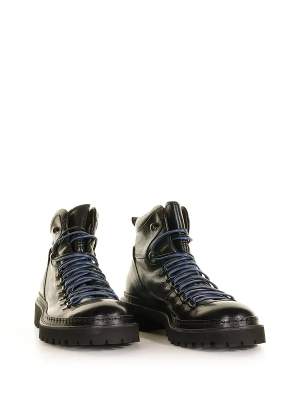 Pedula black leather and rubber sole